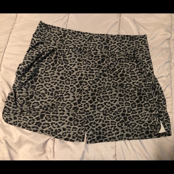 Lounge Shorts Leggings Material Gray Leopard PJ Pajamas TC2 NWOT - Picture 3 of 6